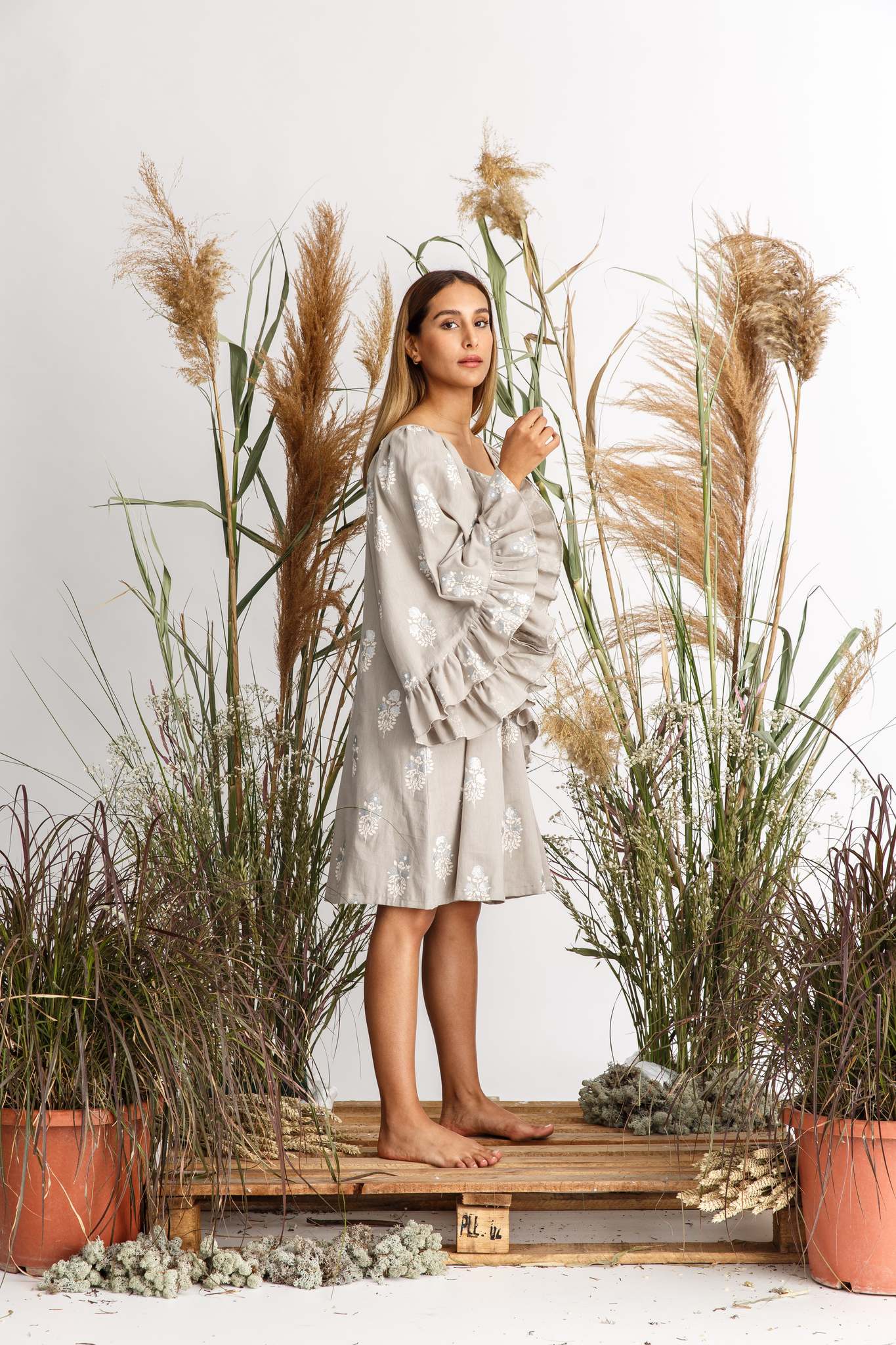 RUFFLE SLEEVE DRESS GREY