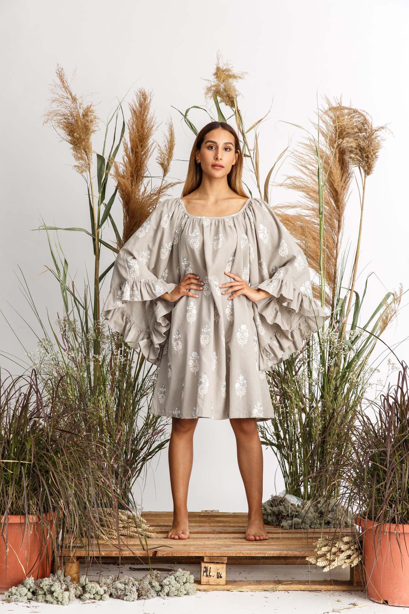 RUFFLE SLEEVE DRESS GREY