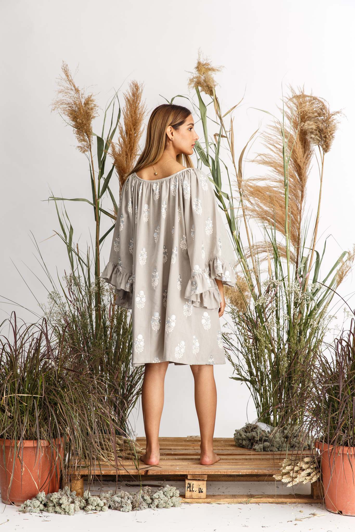 RUFFLE SLEEVE DRESS GREY