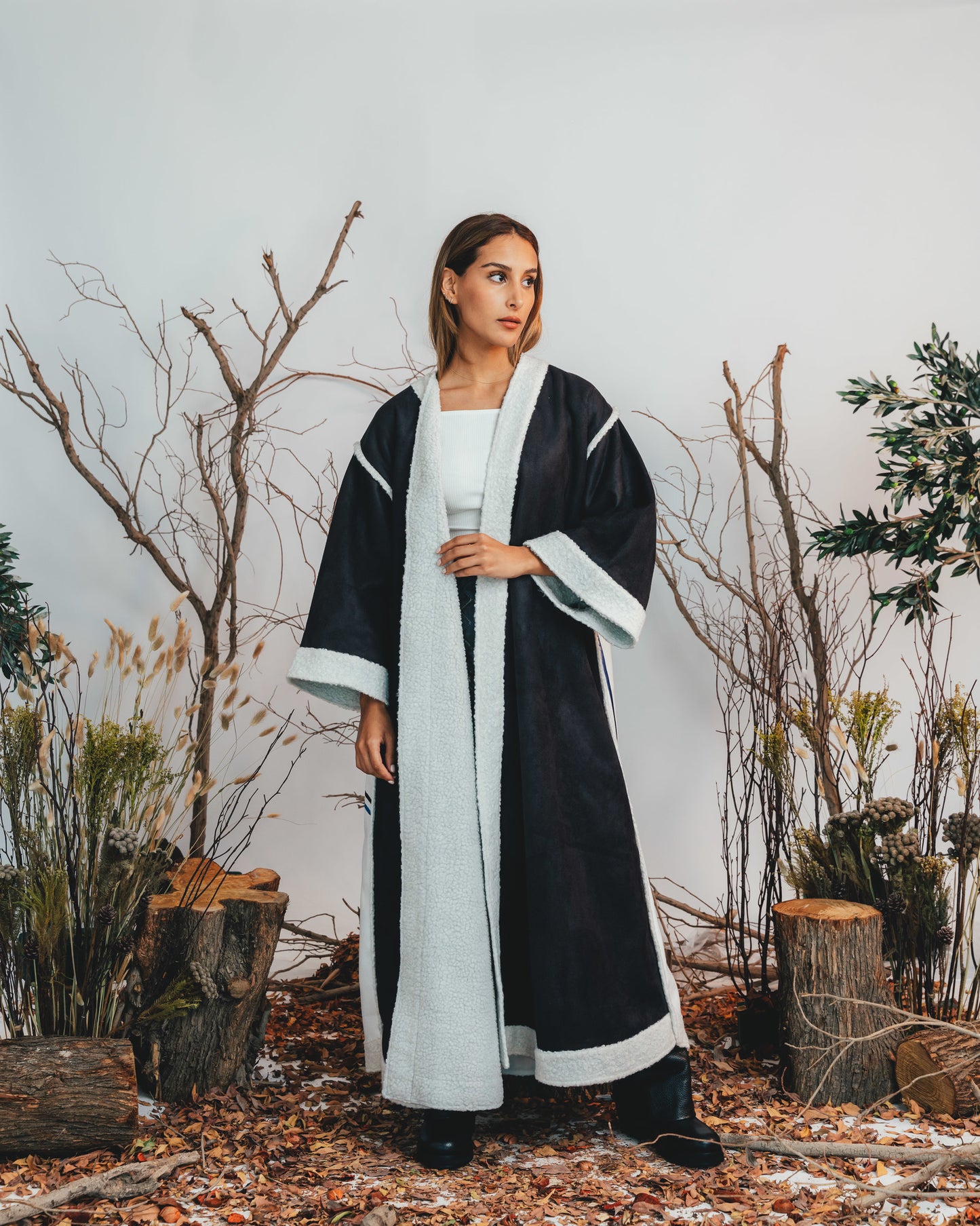 BOHEME EMBROIDERED BISHT (BLACK)