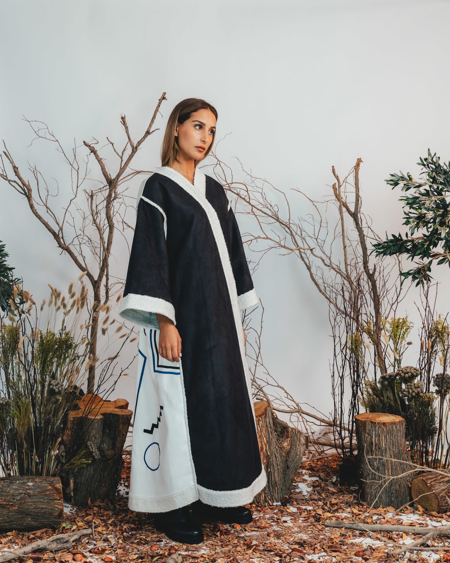 BOHEME EMBROIDERED BISHT (BLACK)