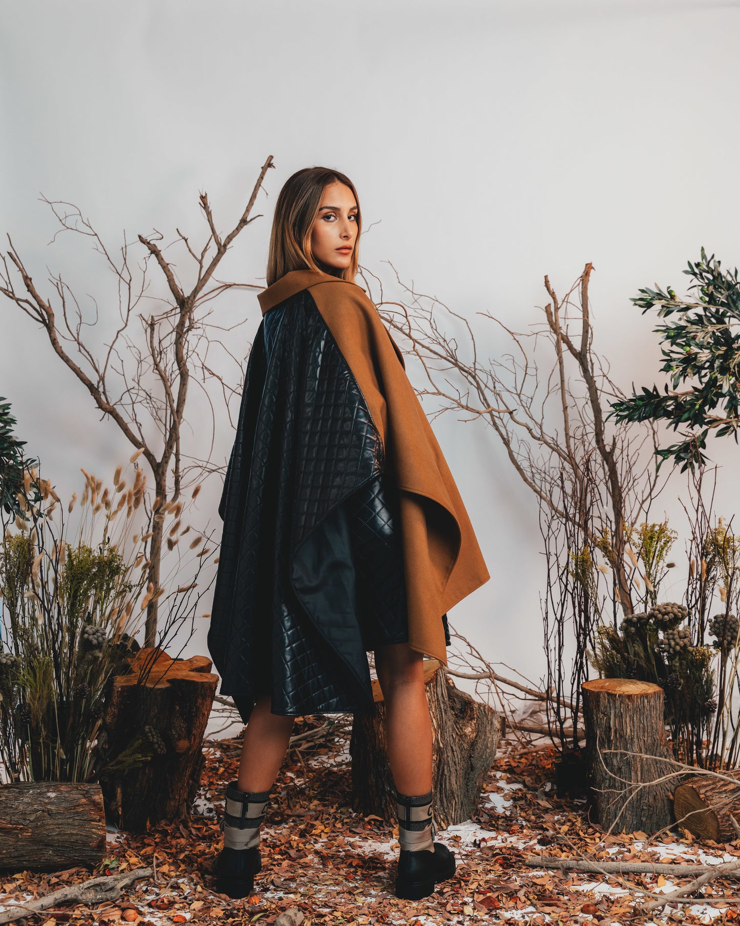 QUILTED PONCHO (BLACK)