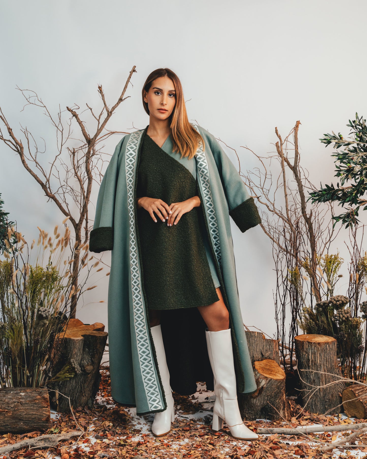 SUNSET EMBROIDERED BISHT