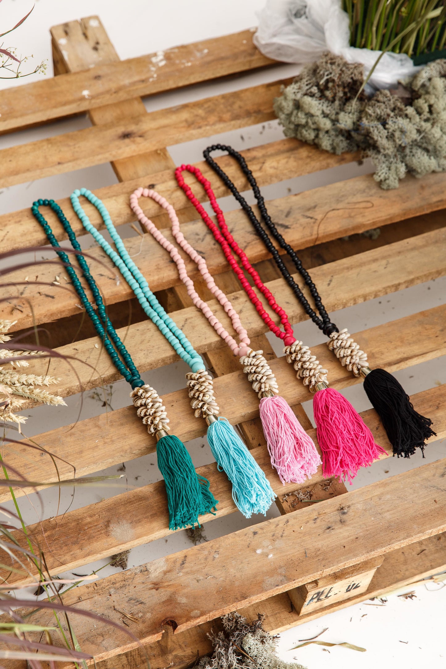 BEADED SHELLS NECKLACE